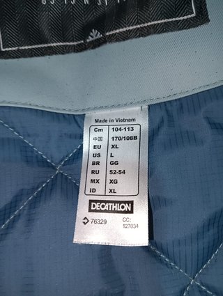 Parka impermeable azul con capucha