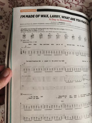Revista guitar world en inglés año 2011
