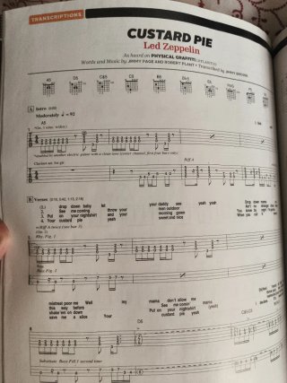 Revista guitar world en inglés año 2011