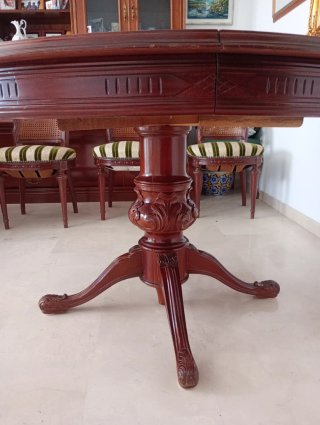 Mesa y 6 Sillas Salón.