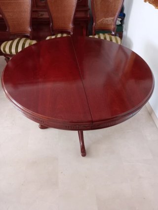 Mesa y 6 Sillas Salón.