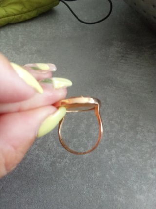 Anillo con piedra grande