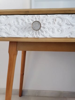 Tocador de madera con espejo