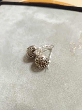 Pendientes de plata con diseño de esfera
