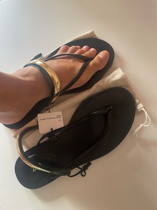 Sandalias Zara Planas Negro y Dorado Talla 37
