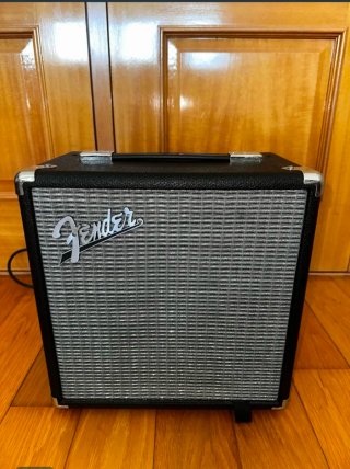 Bajo Squier Precision Bass Negro con amplificador