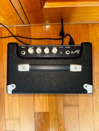 Bajo Squier Precision Bass Negro con amplificador