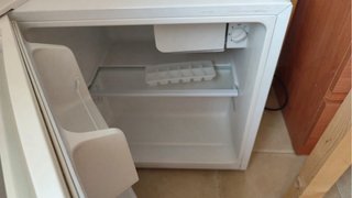 Mini nevera Amica FM061.3 en buen estado.