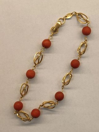 Pulsera Oro 18k y Coral Natural Elegante