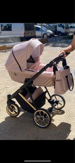 Carro de bebé rosa