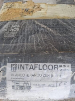 Tarima de madera clara