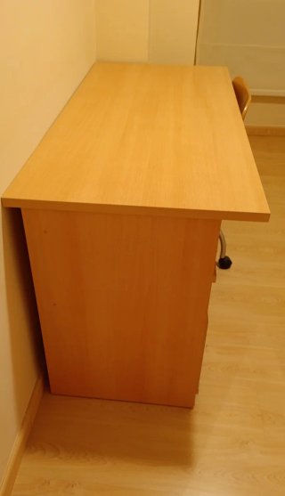 Escritorio madera con cajonera y silla