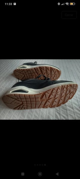 Zapatillas Skechers Negras y Blancas