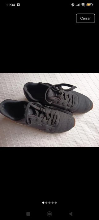 Zapatillas Skechers Negras y Blancas