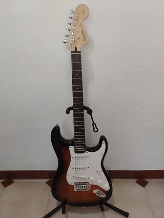Pack Fender: Squier Affinity + Frontman 10G+ ...