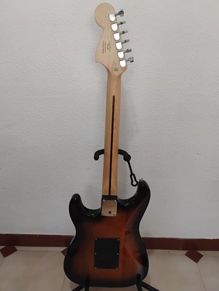 Pack Fender: Squier Affinity + Frontman 10G+ ...