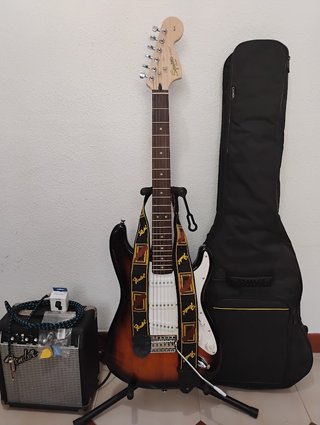Pack Fender: Squier Affinity + Frontman 10G+ ...