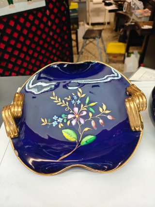 Coppia ceramica blu cobalto decorata oro