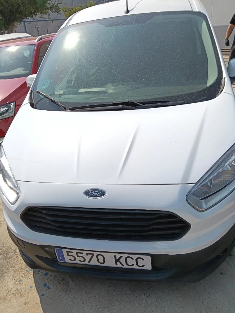 Ford Transit Courier 2017 - foto 1