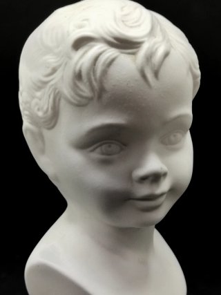 Precioso busto niño porcelana mate Sambo