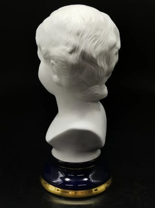 Precioso busto niño porcelana mate Sambo