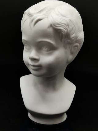 Precioso busto niño porcelana mate Sambo