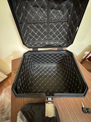 Baúl Maleta Moto 45L Negro con Llave