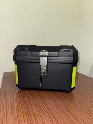 Baúl Maleta Moto 45L Negro con Llave