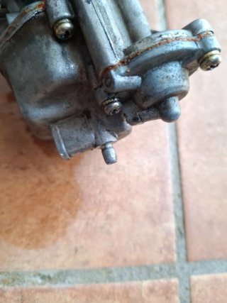 Carburador Daelim Roadwin 125 para restaurar