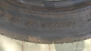 Neumáticos de coche casi nueve 2/ 40€ 205/55/16