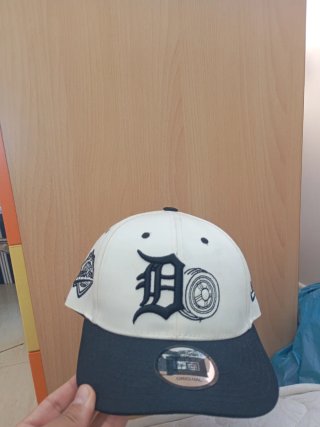 Gorra New Era Blanca y Negra