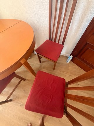Mesa de comedor y 4 sillas y 6