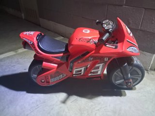 Moto correpasillos Injusa Roja