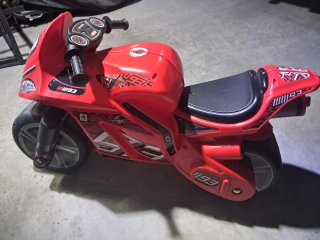 Moto correpasillos Injusa Roja