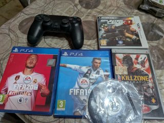 Controller PS4 + 2 Giochi PS4 + 1 PSP + 1 PS2+ 3DS