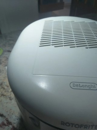 Freidora eléctrica DeLonghi.