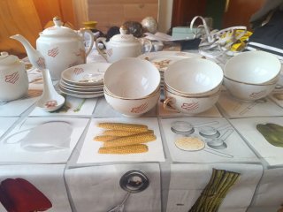 Juego porcelana dragón dorado falta un plato peque