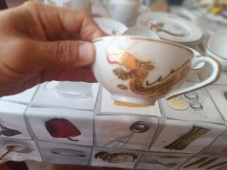 Juego porcelana dragón dorado falta un plato peque