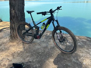 Bicicleta eléctrica Cube Stereo