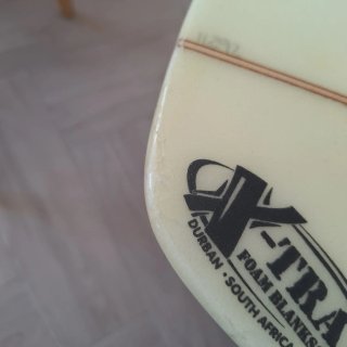 Tabla de surf de fibra con funda