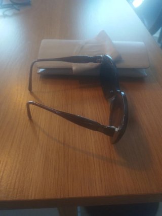 Gafas de sol negras y grises