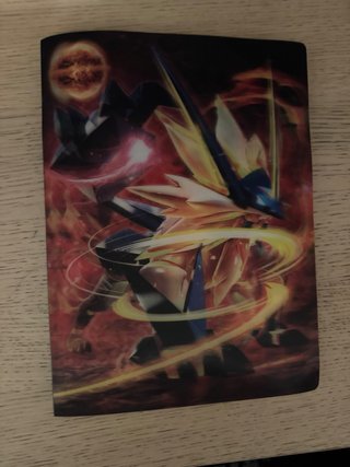 Álbum Pokémon con muchas cartas