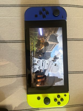 Nintendo Switch Azul y Amarillo