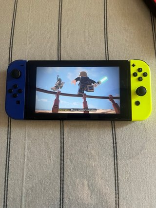 Nintendo Switch Azul y Amarillo
