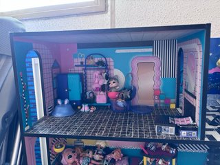 Mansión LOL con muñecas y accesorios