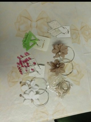 Set orecchini donna vari modelli €10