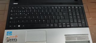 Acer Aspire E1-571 Portátil