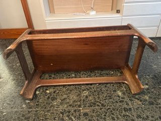 Mesita de salón de madera