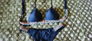 Bikini Negro con Detalles Multicolor