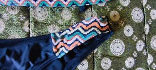 Bikini Negro con Detalles Multicolor